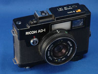 リコーAD－1～ゼンマイ巻き上げで連写も可能。日付も写し