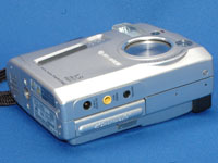 FUJIFILM Fine Pix 1700Z フジ ファインピクス デジカメ 富士フイルム、光学3倍ズームを搭載した150万画素の縦型FinePix